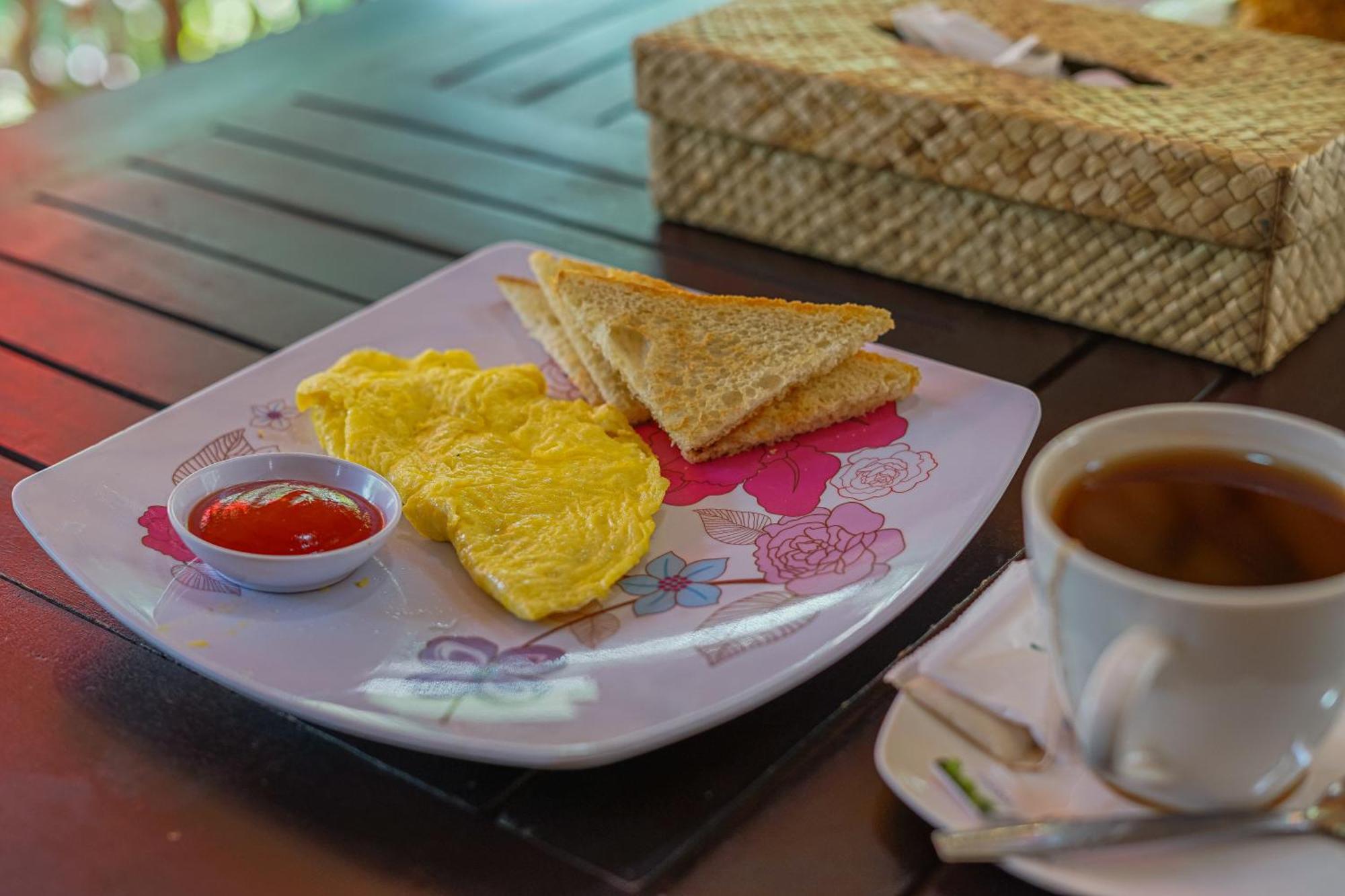 Made Taro - Menjangan Homestay Banyuwedang Dış mekan fotoğraf