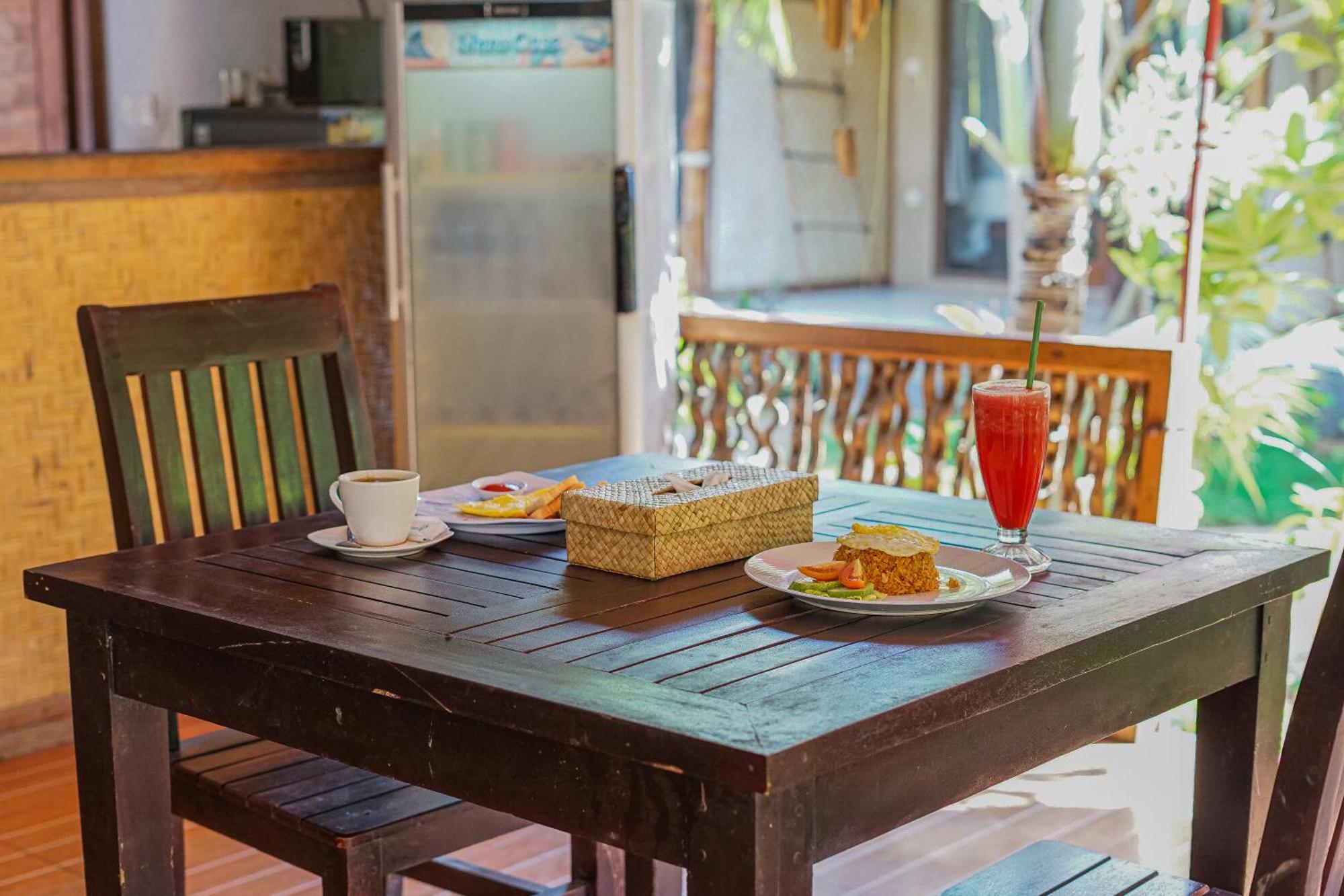 Made Taro - Menjangan Homestay Banyuwedang Dış mekan fotoğraf