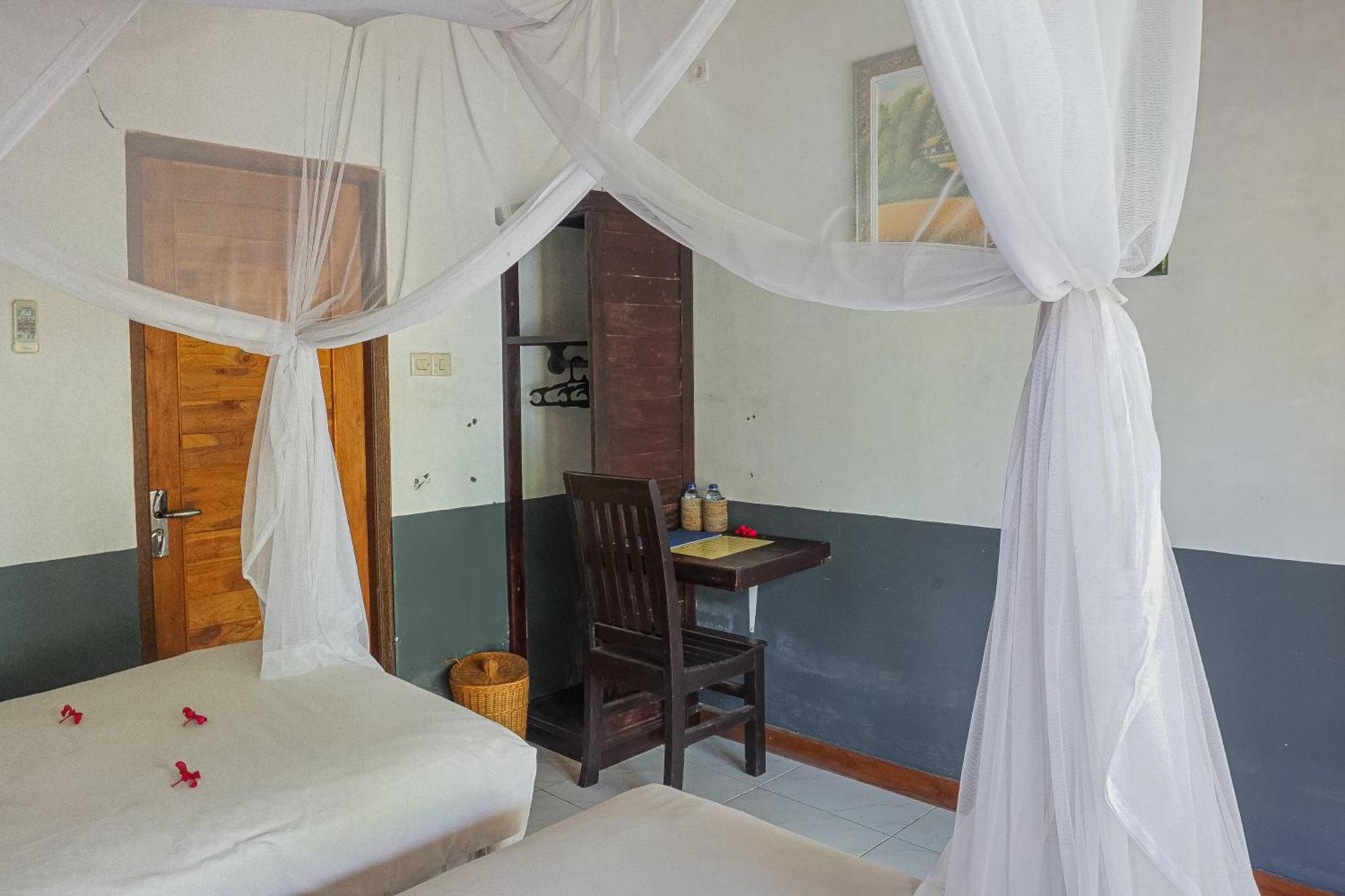 Made Taro - Menjangan Homestay Banyuwedang Dış mekan fotoğraf