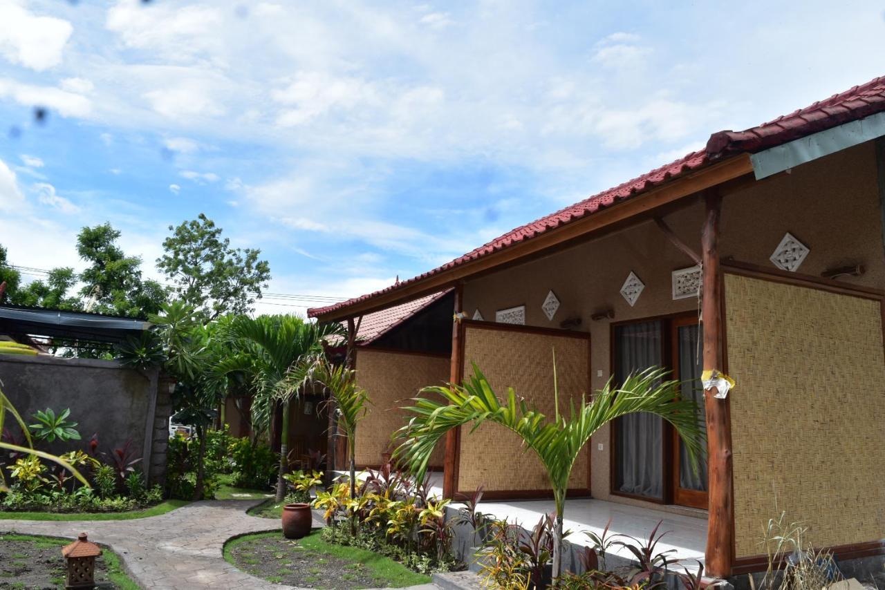 Made Taro - Menjangan Homestay Banyuwedang Dış mekan fotoğraf