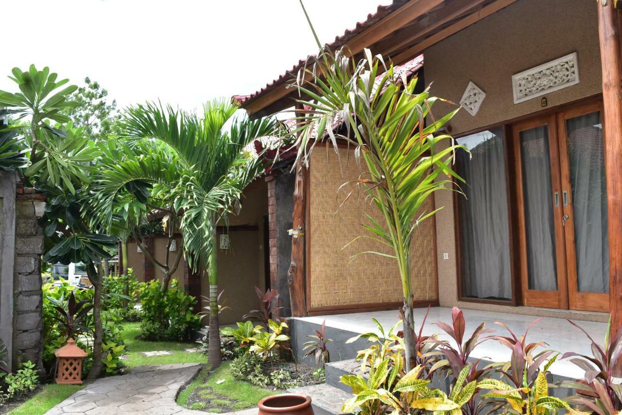 Made Taro - Menjangan Homestay Banyuwedang Dış mekan fotoğraf
