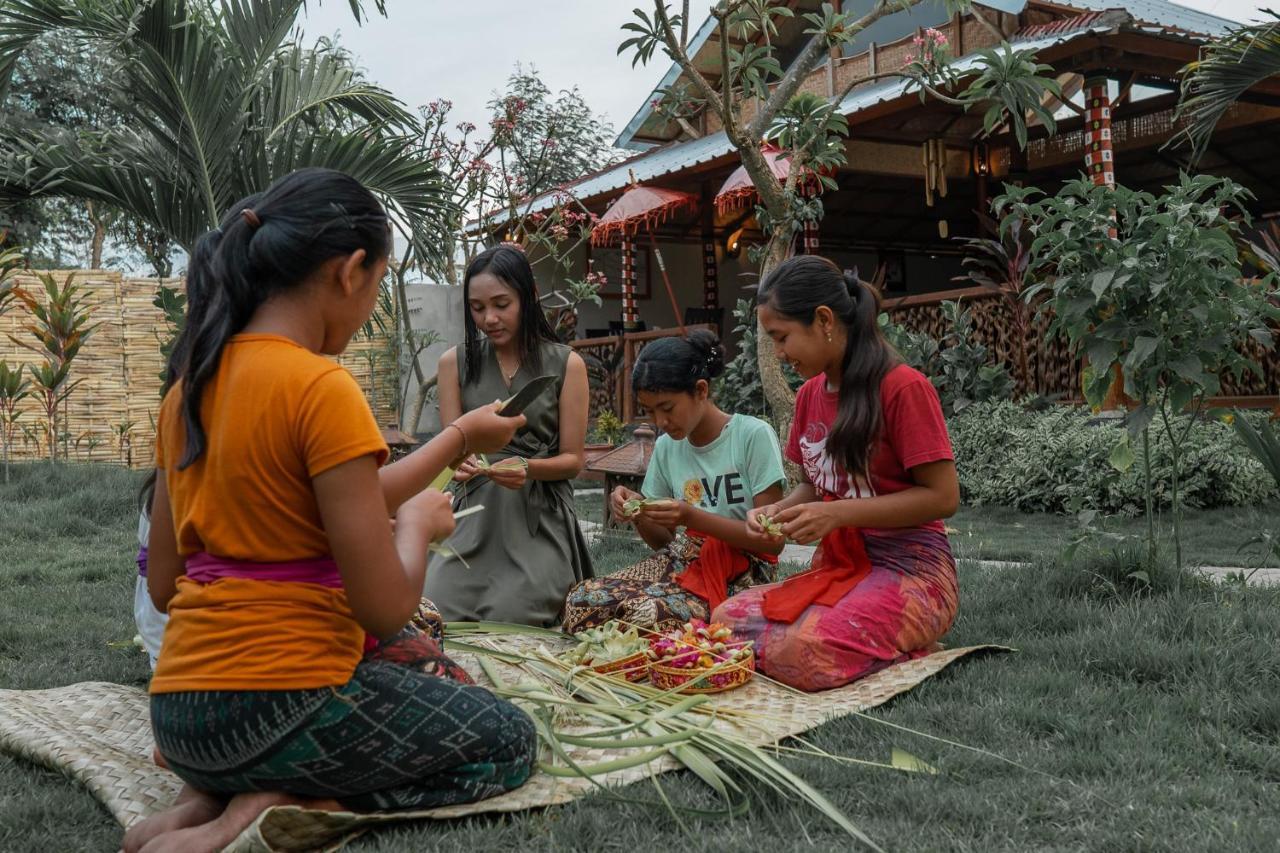 Made Taro - Menjangan Homestay Banyuwedang Dış mekan fotoğraf